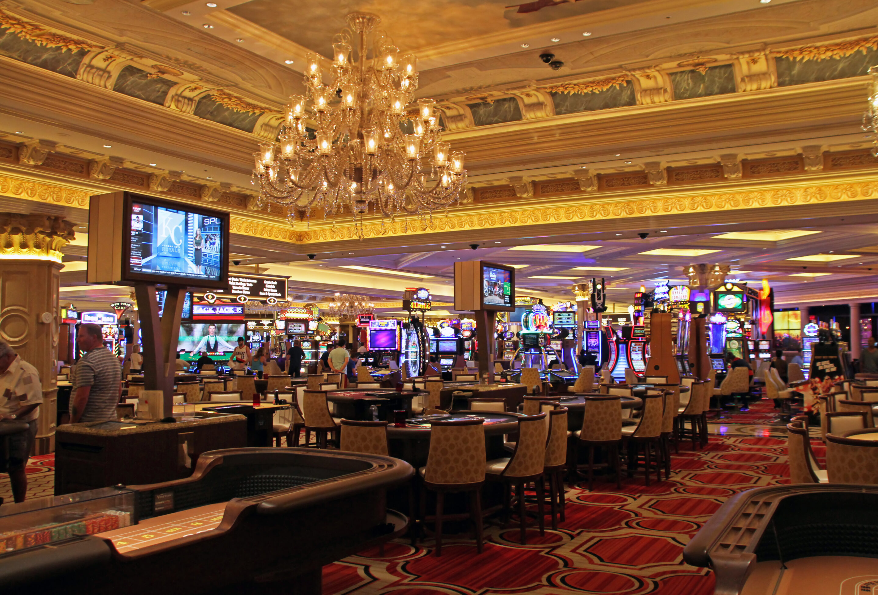 Casino tables with chips and cards for New Zealand online casino licensing news