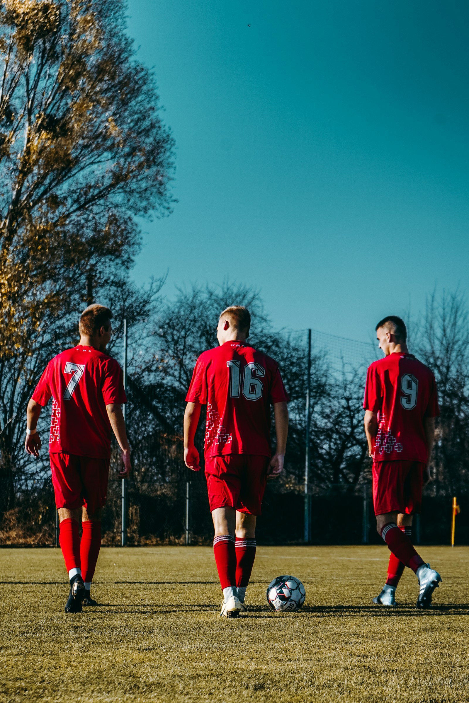 Football players in match action for Türkiye vs Paraguay preview