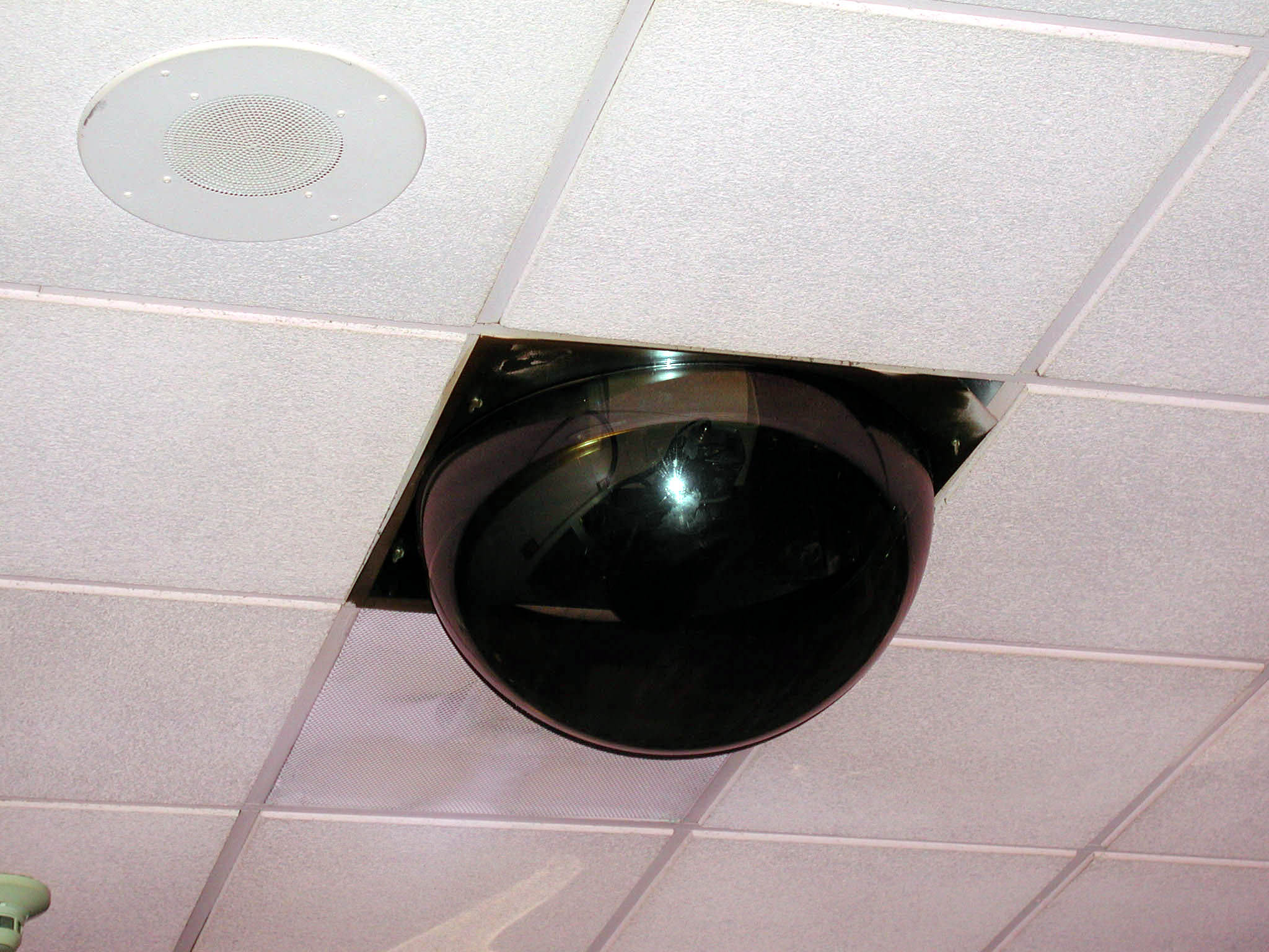 Casino surveillance camera representing device fingerprinting in online gambling