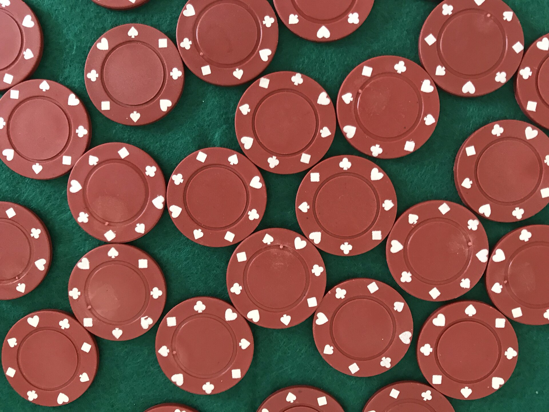 Casino chips and roulette representing gambling tax records for bettors