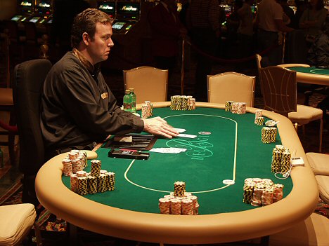 Poker table representing a withdrawal floor before re-deposits