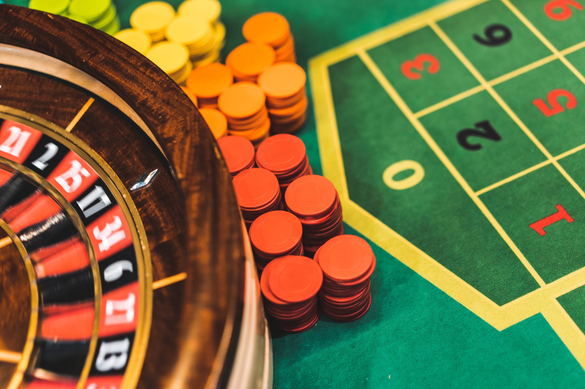 Roulette table and chips representing checks before playing AI live dealer casino games